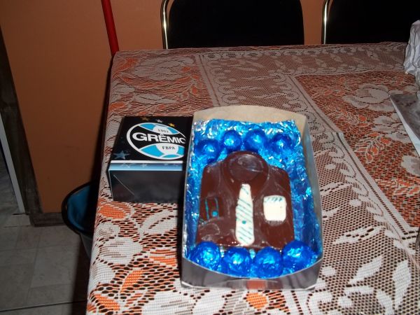 Caixa com camisa e mini bombons
